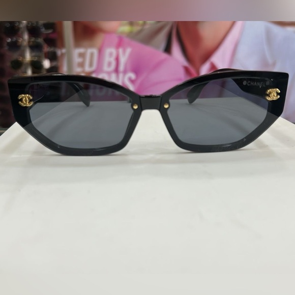 CHANEL Black Sunglasses with Gold Logo - Picture 2 of 3